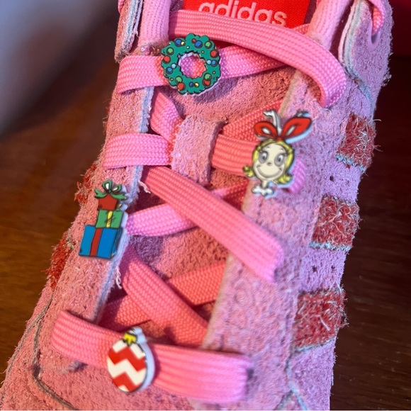 ADIDAS Women’s Forum Low Cindy Lou Who Shoes - Picture 4 of 12